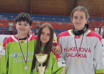 Dievčatá HK Brezno na Hokejovej Galaxii v Dolnom Kubíne