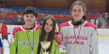 Dievčatá HK Brezno na Hokejovej Galaxii v Dolnom Kubíne