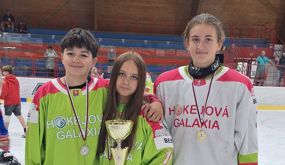 Dievčatá HK Brezno na Hokejovej Galaxii v Dolnom Kubíne